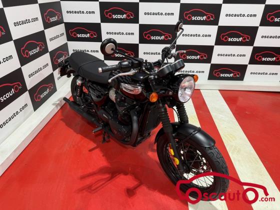 TRIUMPH BONNEVILLE T100 BLACK